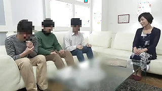 「初めてがおばさんと生じゃいやかしら?」 貞くんが人妻熟女と最高の筆下ろし性交 堀美也子